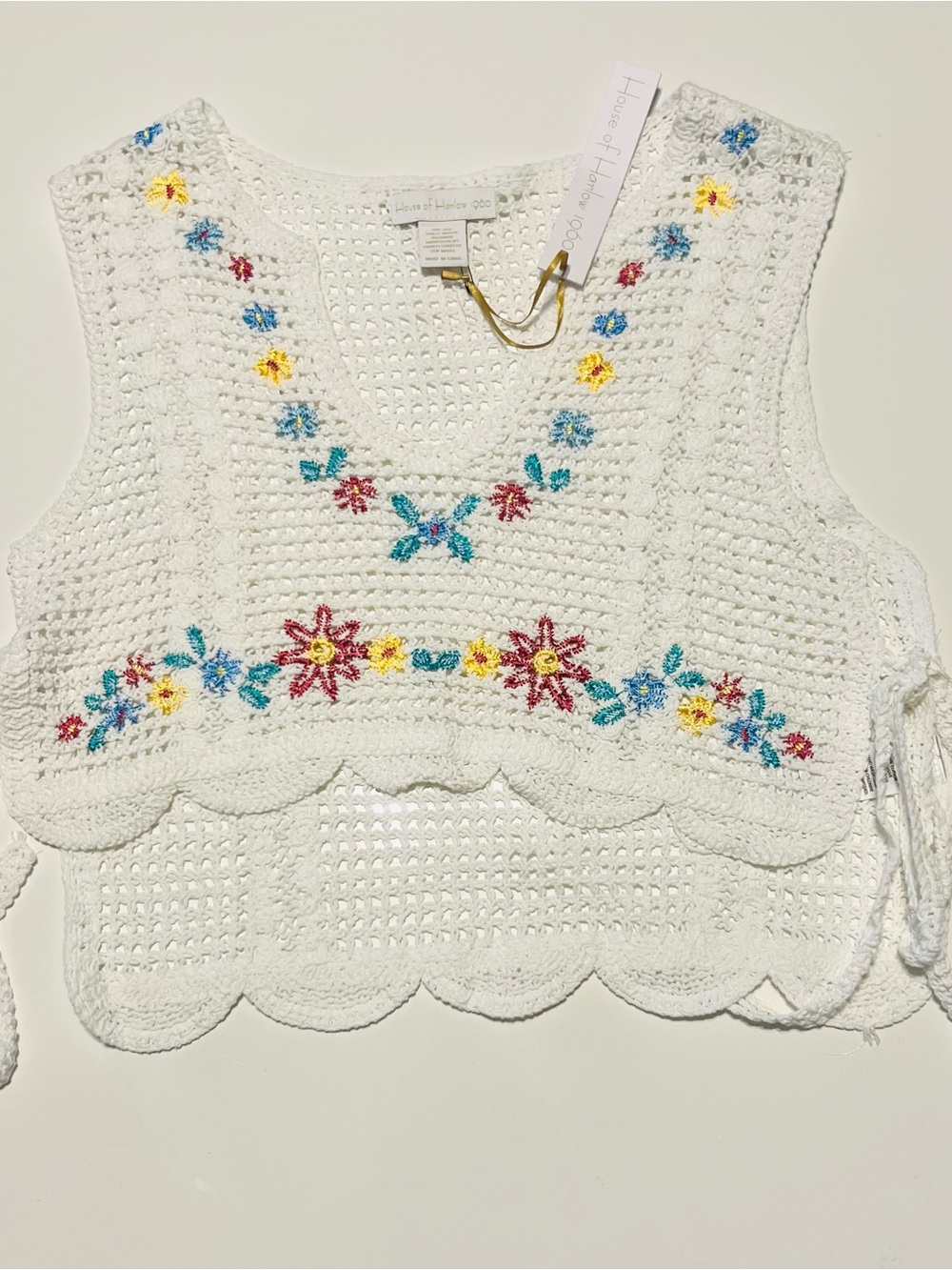 House of Harlow 1960 White Crocheted Floral Crop Tank